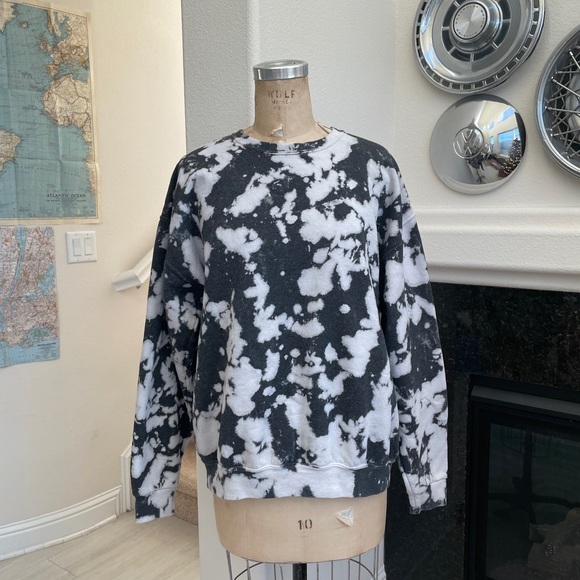 Urban Outfitters Tops - Urban Outfitters tie dye crewneck sweatshirt